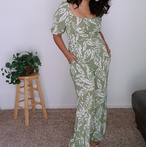 THE TROPICS OLIVE GREEN CREAM LEAF PRINT JUMPSUIT - Picture 4 of 9